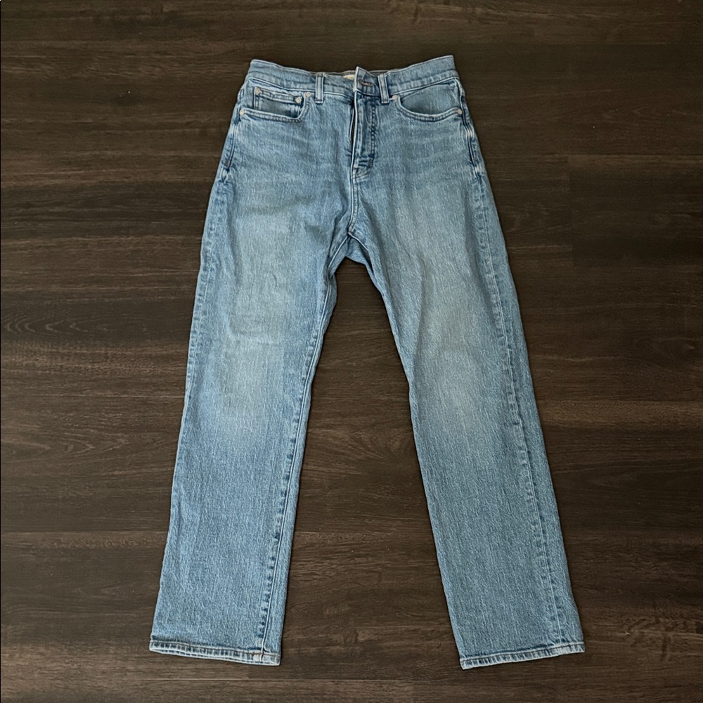 Madewell ‘90s Straight Jean - light blue denim jeans - 90s straight style
